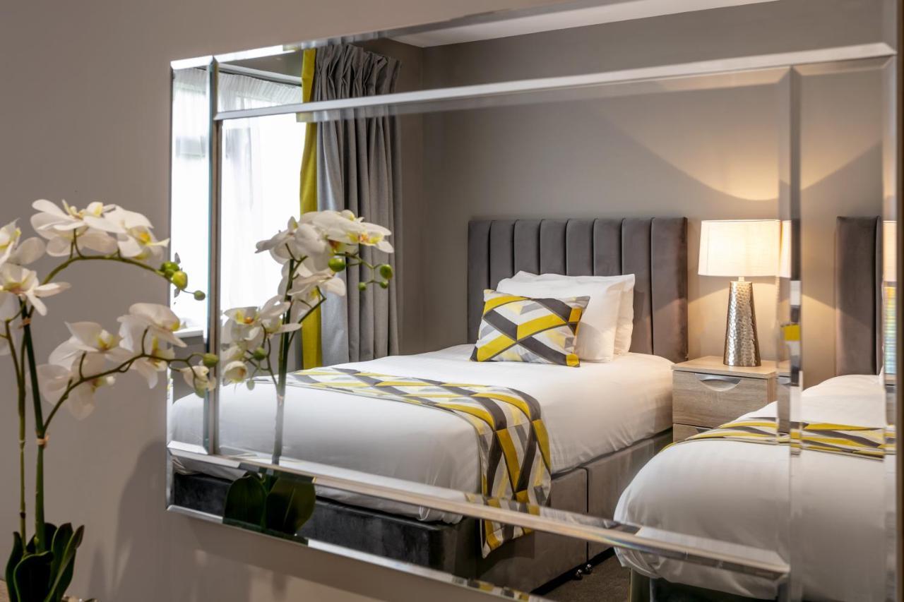 Roydon Marina Village Hotel ภายนอก รูปภาพ