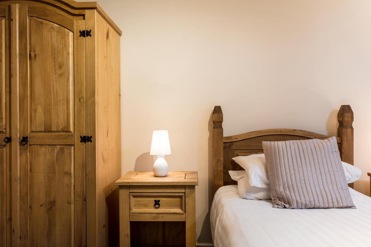 Roydon Marina Village Hotel ภายนอก รูปภาพ
