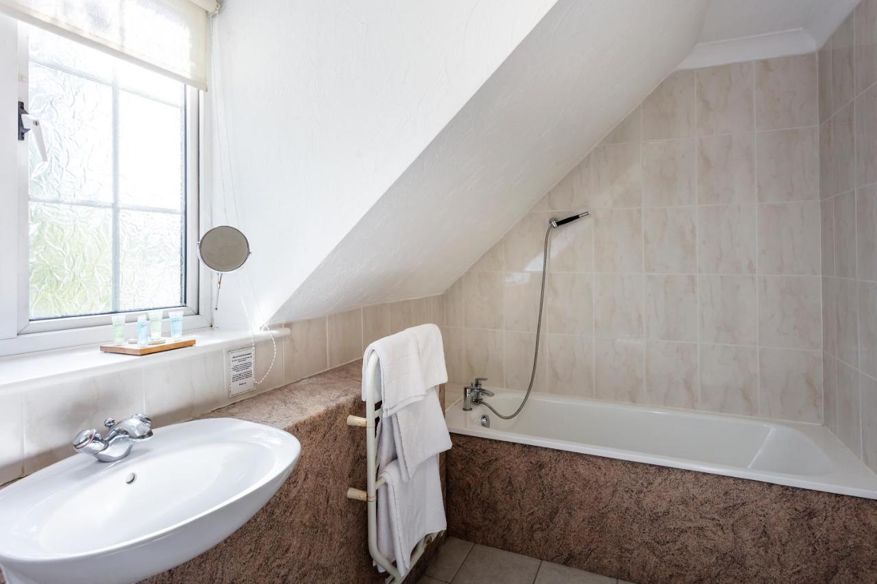 Roydon Marina Village Hotel ภายนอก รูปภาพ