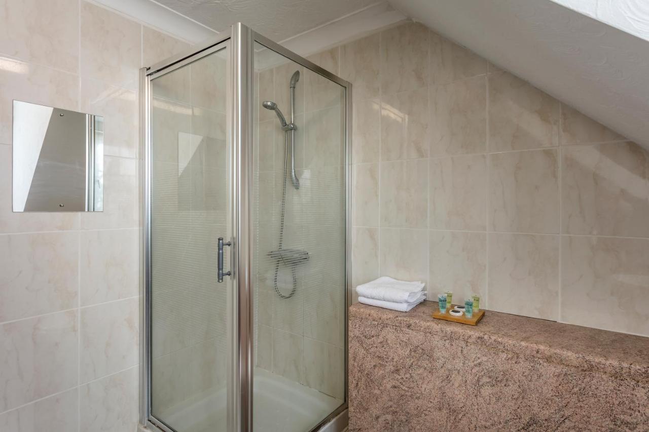 Roydon Marina Village Hotel ภายนอก รูปภาพ