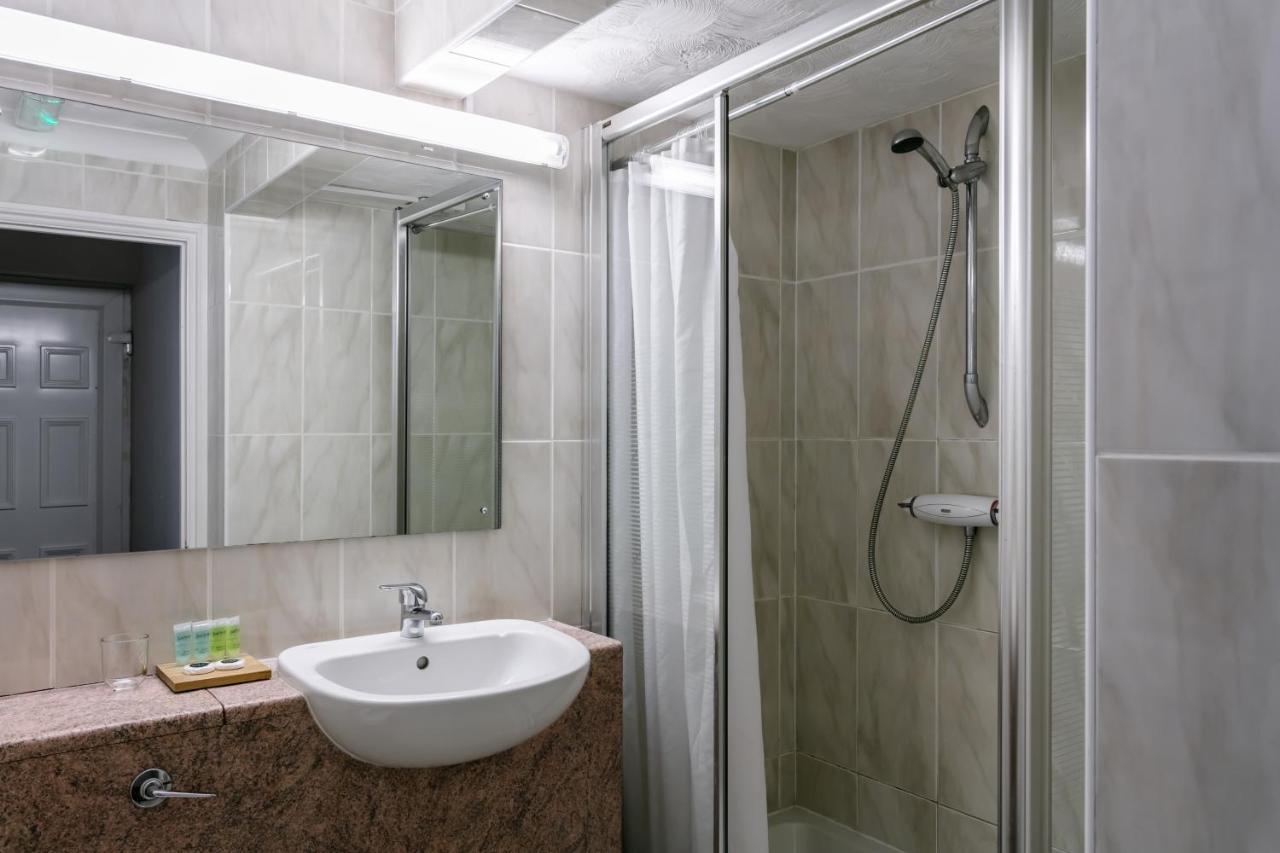 Roydon Marina Village Hotel ภายนอก รูปภาพ