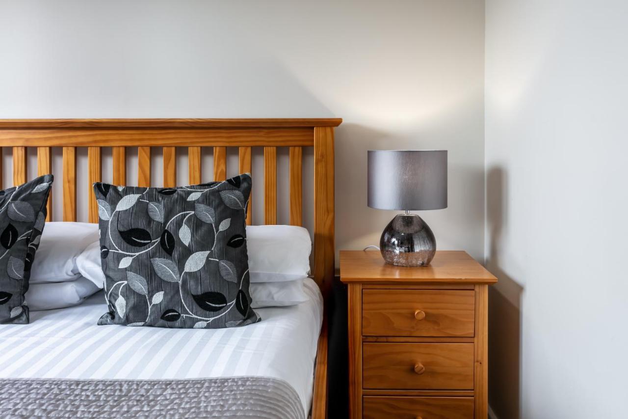 Roydon Marina Village Hotel ภายนอก รูปภาพ