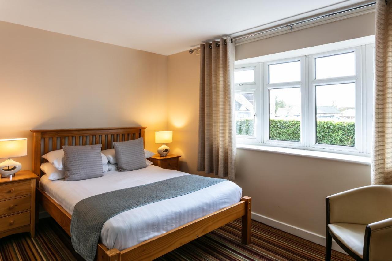 Roydon Marina Village Hotel ภายนอก รูปภาพ