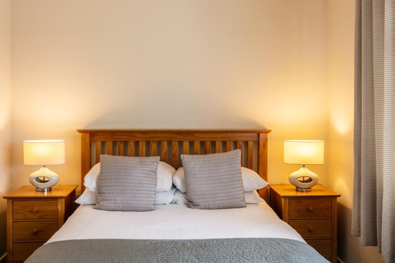 Roydon Marina Village Hotel ภายนอก รูปภาพ