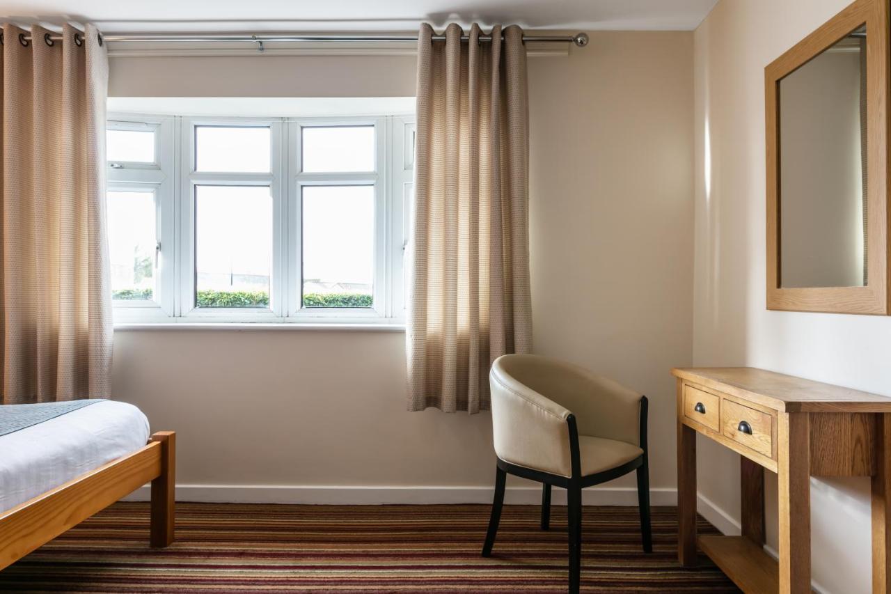 Roydon Marina Village Hotel ภายนอก รูปภาพ
