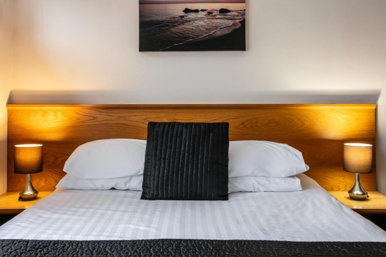 Roydon Marina Village Hotel ภายนอก รูปภาพ